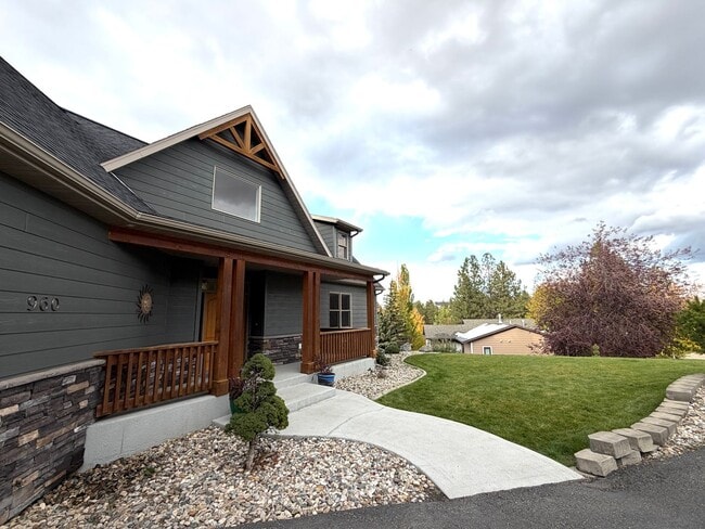Foto del edificio - Absolutely Stunning, 6-Bed 3.5 Bath Execut...