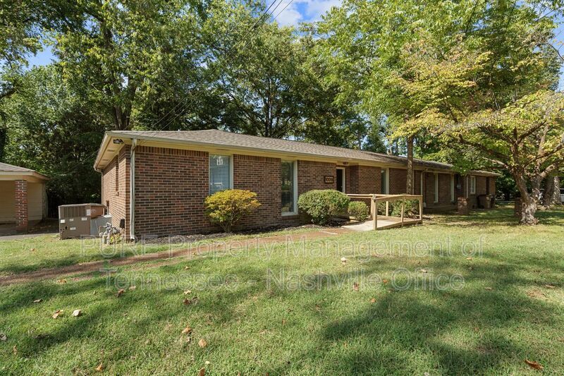 Primary Photo - 1001 Glendale Ln