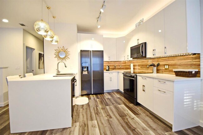 Building Photo - 525 Arbor Lakes Cir