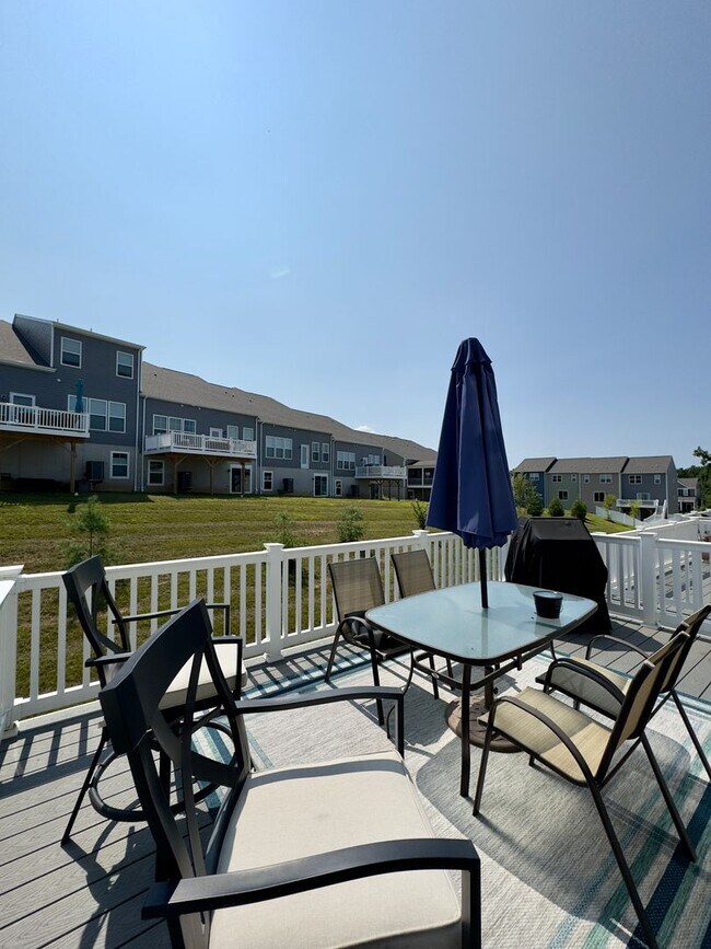 Foto del edificio - Charming 4 Bedroom/3.5 Bathroom in New WIn...