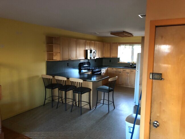 kitchen with island - 361 Chestnut Ave