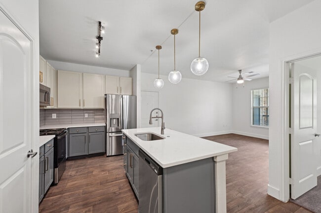 Building Photo - Barron Park