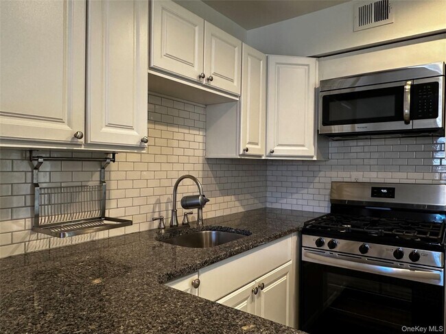 Foto del edificio - 67 Bailey Ct