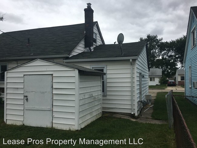 Building Photo - 25630 Dodge St
