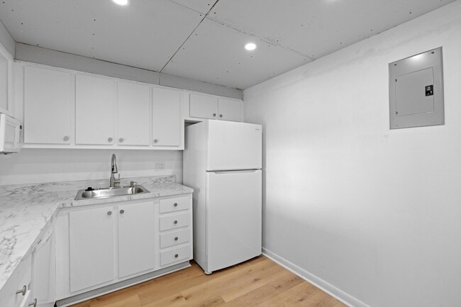 Building Photo - 480 Executive Center Dr