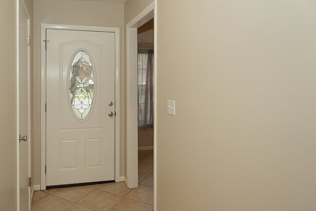 Building Photo - "Charming 3-Bed Oasis with 2 Full Baths in...