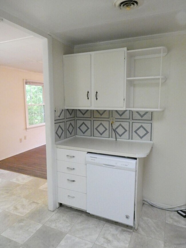 Foto del edificio - 2 Bedroom Home with large yard