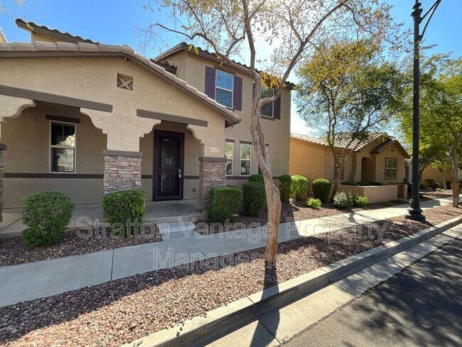 Building Photo - 4137 E Devon Dr
