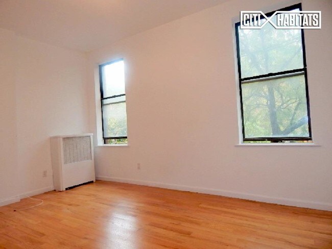 Building Photo - 172 W 77th St