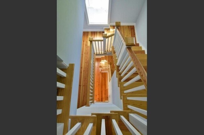 Foto del edificio - Charming 3-story Home in the Heart of Down...