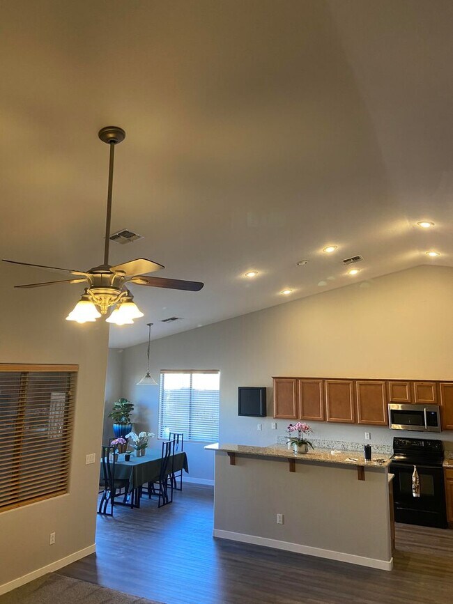 Foto del edificio - Stunning Pool Home in Redwood Estates – Prime Chandler Location!