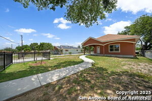 Foto del edificio - 9322 Clamp Ave