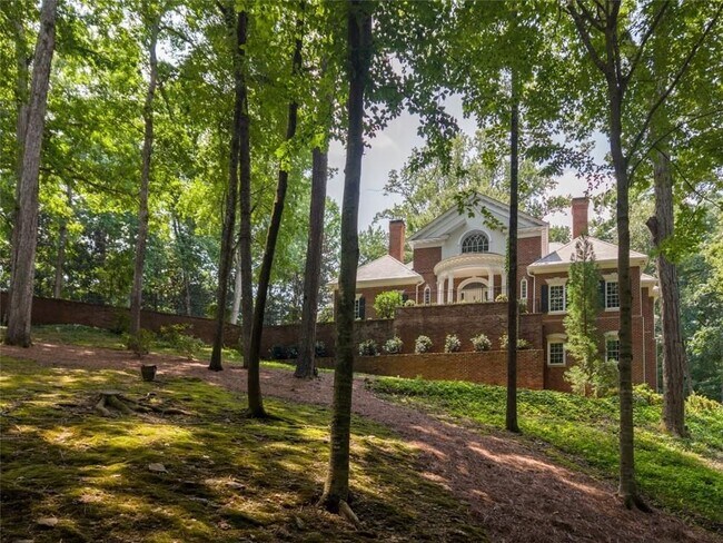Foto del edificio - 140 Valley Rd NW