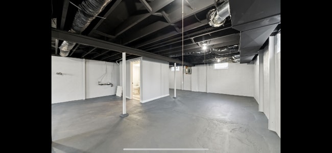 Building Photo - 459 Holly St