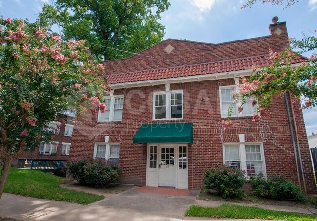 Building Photo - 678 Somerset Terrace NE