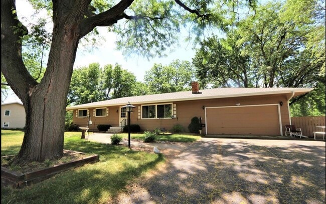 Foto del edificio - 16600 Whitewood Ave
