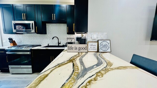 Building Photo - 1863 S Karlov Ave