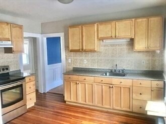Building Photo - 105 Wrentham St
