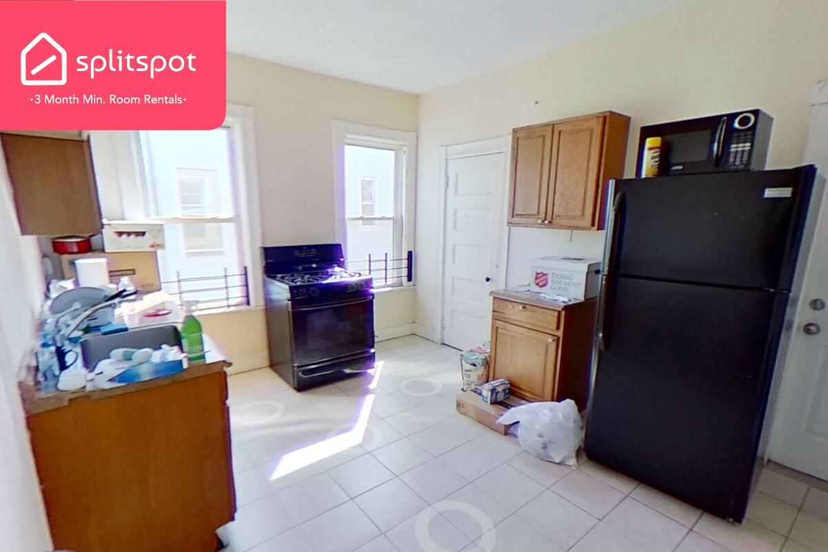 692 Columbia Rd, Boston, MA 02125