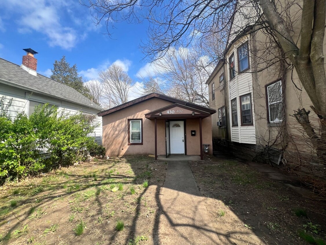 Primary Photo - 430 Grand St