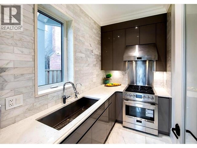 Building Photo - 3407 W 33rd Ave