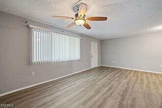 Building Photo - 4906 Victoria Dr