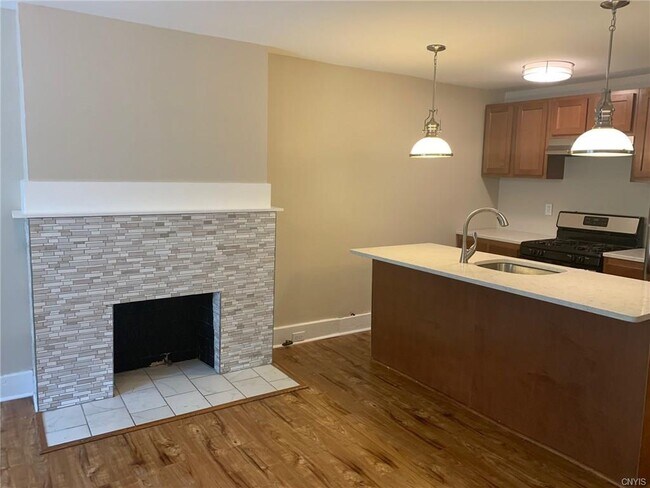 Foto del edificio - 1107 E Genesee St