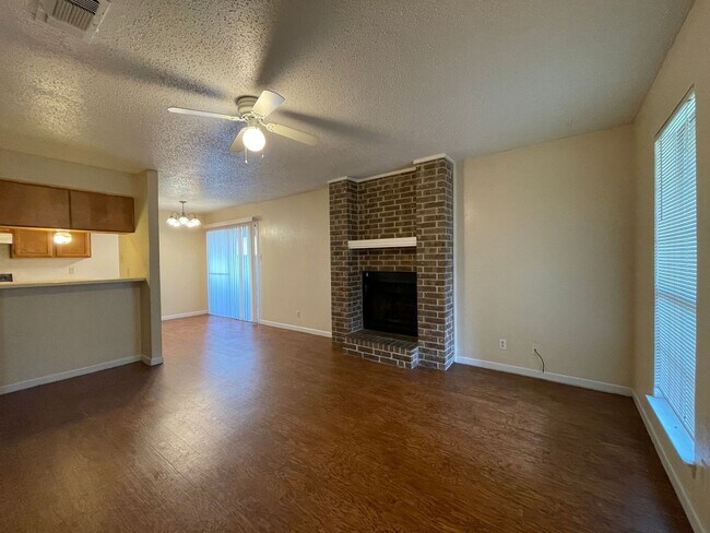 Building Photo - 1701 Cedarview Cir