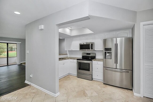 Building Photo - 9237 Kings Canyon Dr