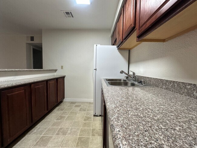 Foto del edificio - 4320 Sandy River Dr