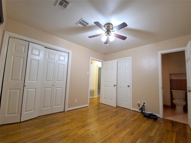 Foto del edificio - 10102 Elmhurst St
