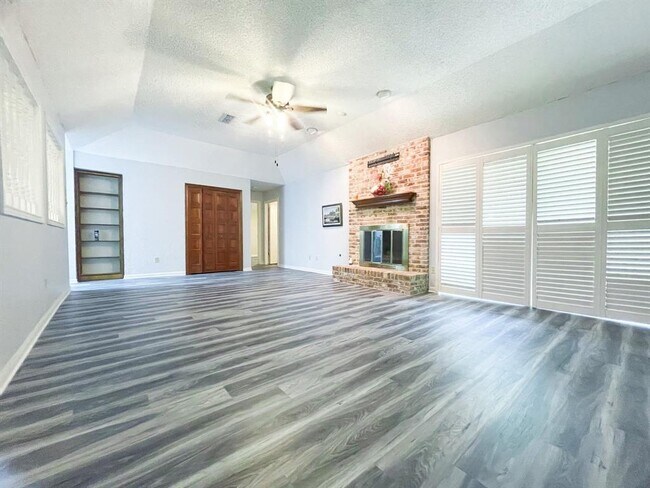 Foto del edificio - 7807 Hummingbird St