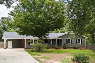 Building Photo - 929 Greenbriar Dr