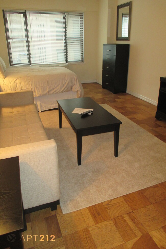 Foto del edificio - 279 E 44th St