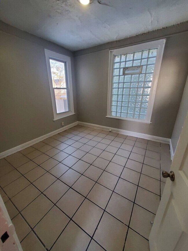 Foto del edificio - 3170 N 7th St. (3 Unit)