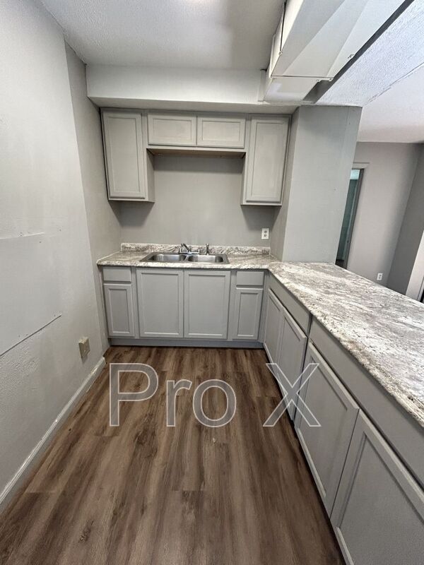 Foto del edificio - 304 E Park St