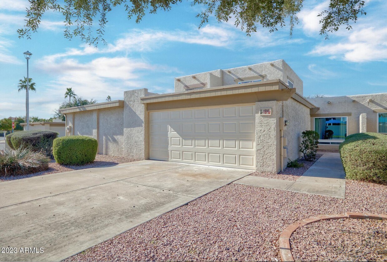 Foto principal - 184 S Desert Ave
