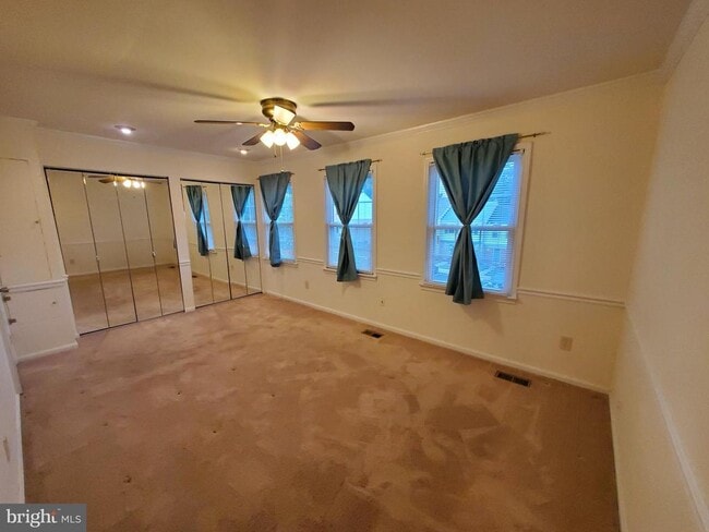 Foto del edificio - 2077 Pilgrim Dr