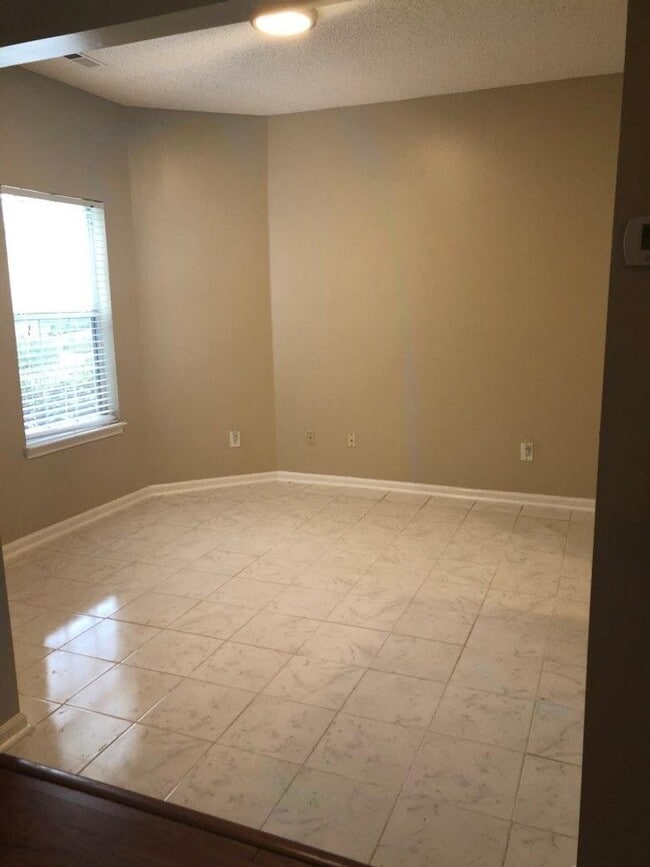 Building Photo - 820 E Willow Point Pl