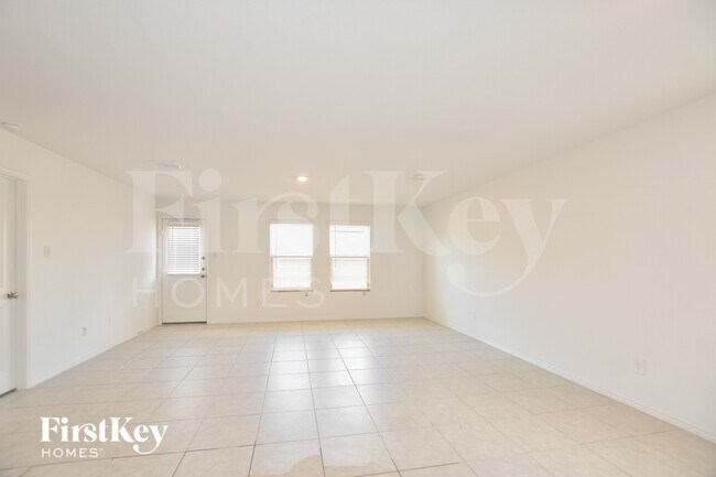 Foto del edificio - 1061 Crestview Dr