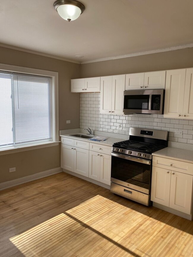 Building Photo - 8707 S Manistee Ave