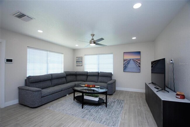 Foto del edificio - 6515 La Mesa Cir