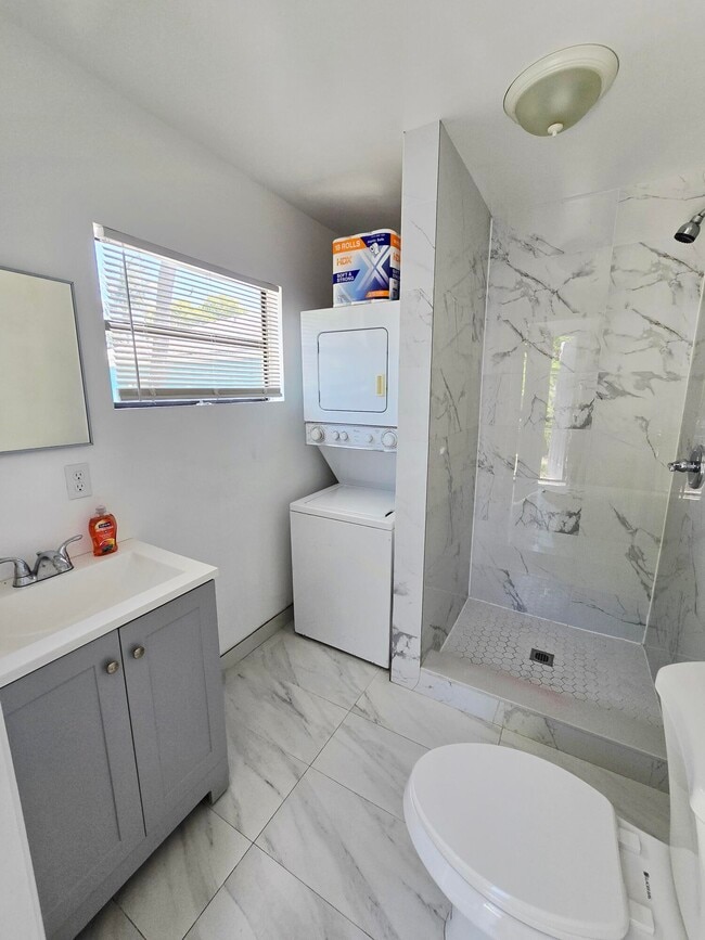 Building Photo - 534 21st St