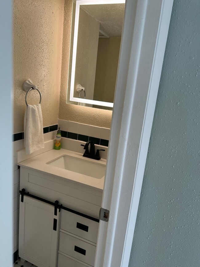 Building Photo - 8921 Blind Pass Rd