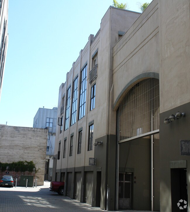 Building Photo - 3 Clarence Pl