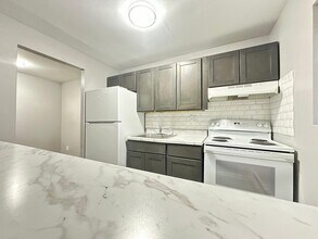 Building Photo - 308 Main St