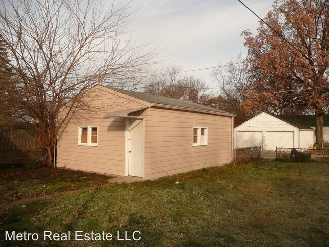 Building Photo - 3 br, 1 bath House - 915 Milton St