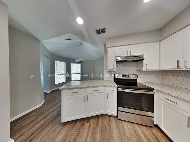 Foto del edificio - 615 Stoneybrook Dr