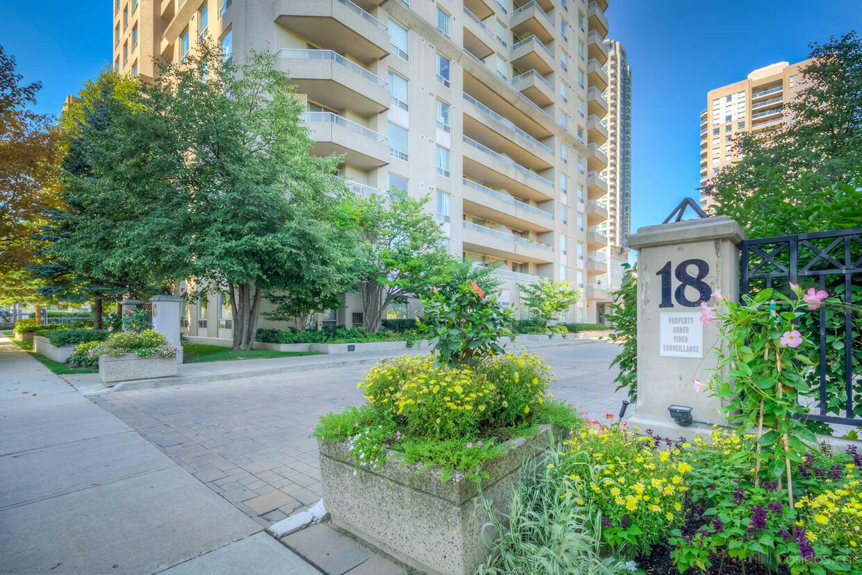 Photo principale - 18-1818 Hillcrest Ave