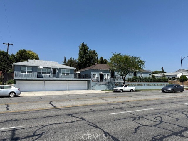 Foto del edificio - 1008 N Glenoaks Blvd
